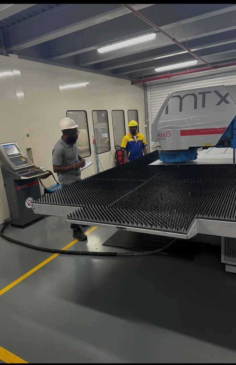 Reviewing the job at the Euromac MTX Flex6 Hybrid